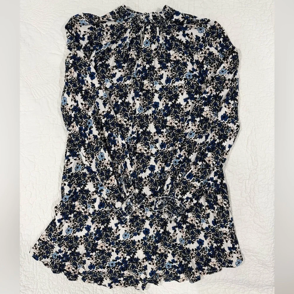 Free People Women’s Blue and White Floral Blouse Size S
